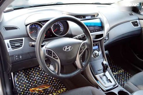 Hyundai Elantra 2012 - фото 23