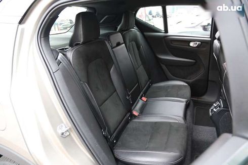 Volvo XC40 2021 - фото 12