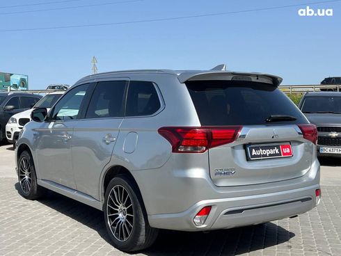 Mitsubishi Outlander 2021 серый - фото 10