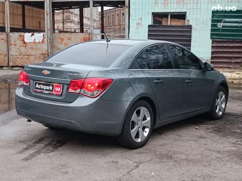 Chevrolet Cruze 2010 серый - фото 7