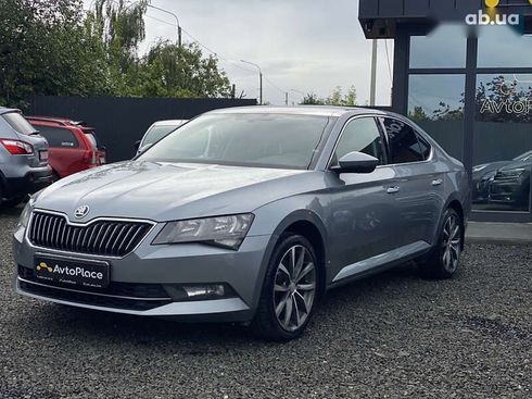 Skoda Superb 2017 - фото 10