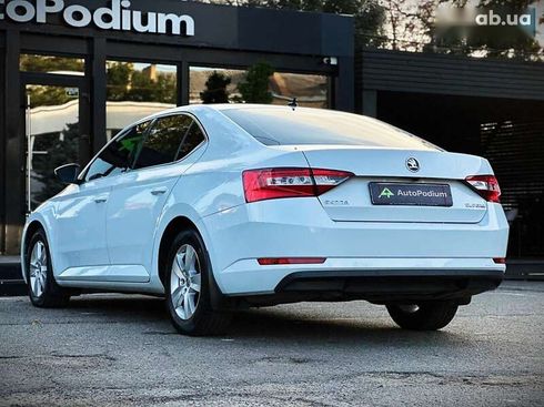 Skoda Superb 2019 - фото 15
