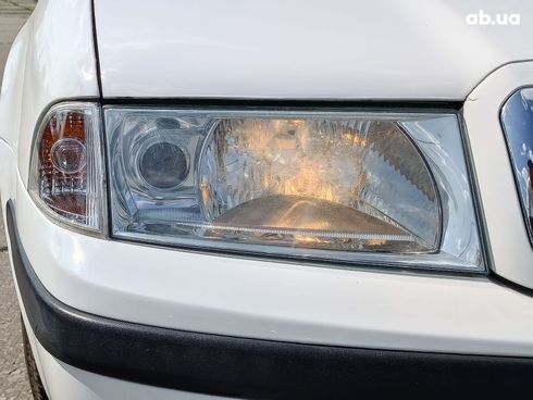 Skoda Octavia 2007 белый - фото 6