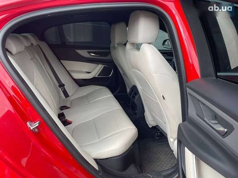 Jaguar XE 2019 - фото 18