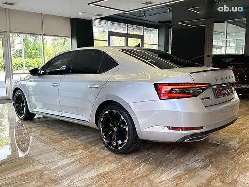 Skoda Superb 2023 - фото 11