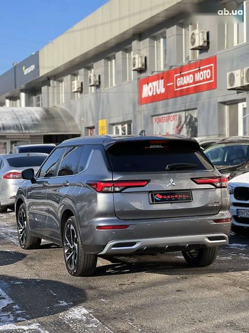 Mitsubishi Outlander 2023 - фото 19