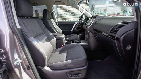 Toyota Land Cruiser Prado 2022 - фото 6