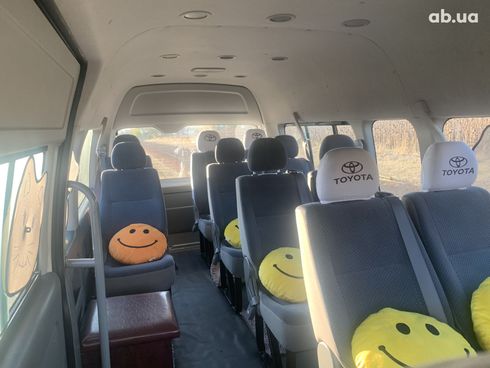 Toyota Hiace 2008 серебристый - фото 5