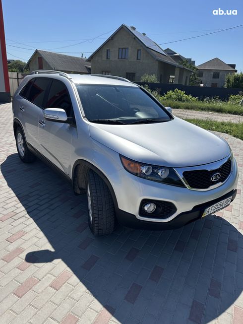 Kia Sorento 2012 серебристый - фото 5