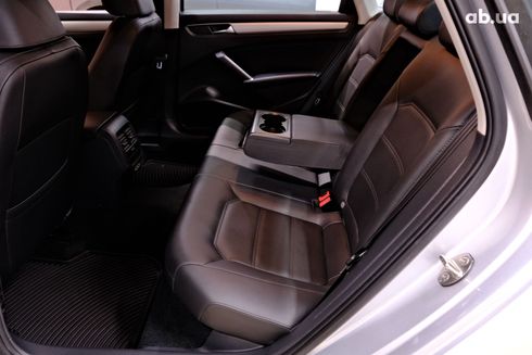 Volkswagen Passat 2018 серебристый - фото 8