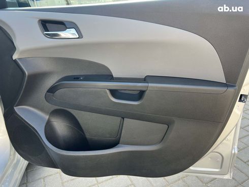 Chevrolet Sonic 2019 серый - фото 22