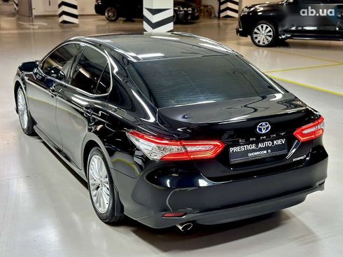 Toyota Camry 2020 - фото 19