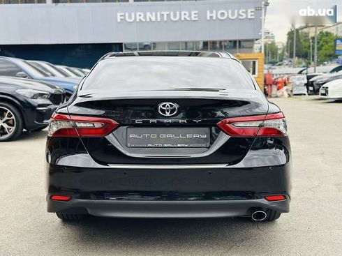Toyota Camry 2021 - фото 11