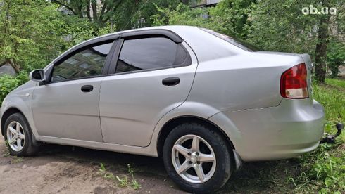 Chevrolet Aveo 2005 серебристый - фото 6