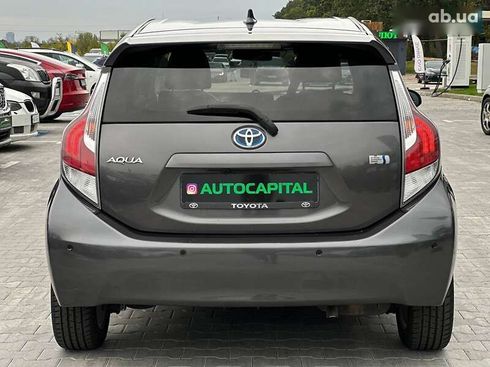 Toyota Aqua 2015 - фото 8