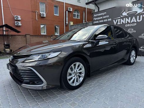 Toyota Camry 2021 - фото 9