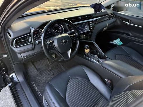 Toyota Camry 2020 - фото 12