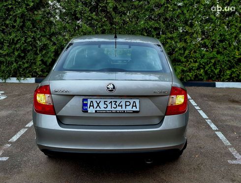 Skoda Rapid 2013 бежевый - фото 5