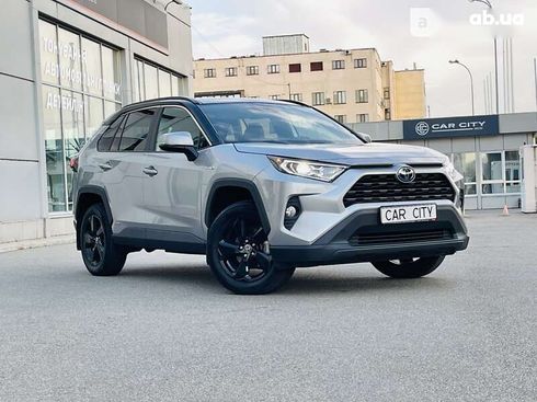 Toyota RAV4 2021 - фото 8