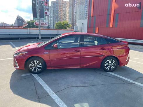 Toyota Prius 2017 - фото 9