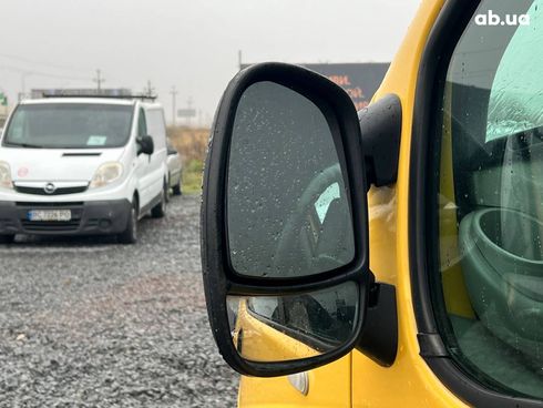 Renault Trafic 2007 желтый - фото 15