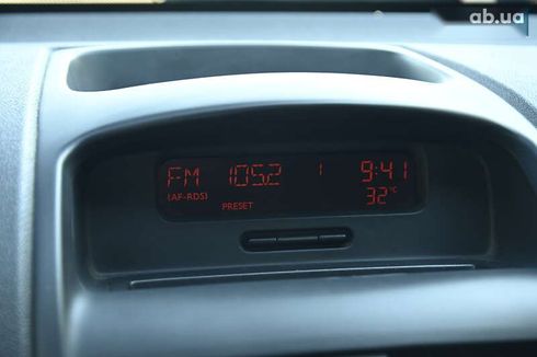 Renault Clio 2010 - фото 21