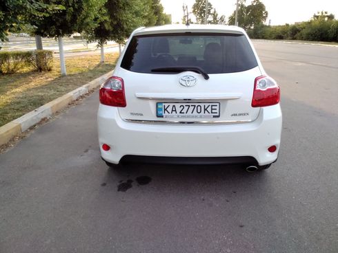 Toyota Auris 2012 белый - фото 7