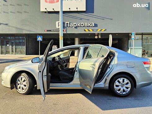 Toyota Avensis 2011 - фото 12