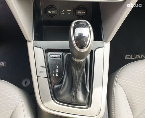 Hyundai Elantra 2018 серый - фото 19