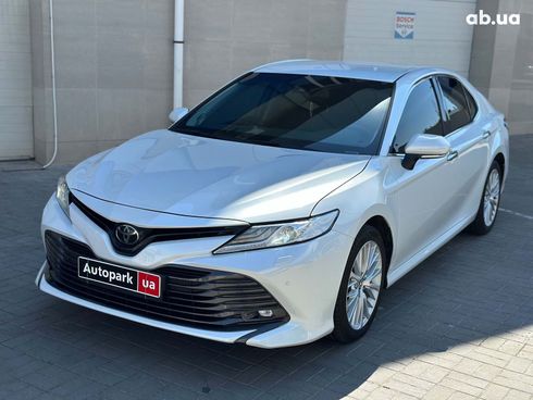 Toyota Camry 2018 белый - фото 10