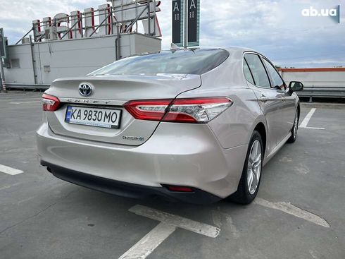 Toyota Camry 2019 - фото 8