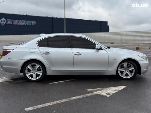 BMW 5 серия 2005 серый - фото 11