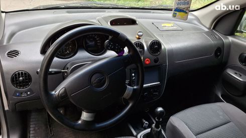 Chevrolet Aveo 2005 серебристый - фото 2