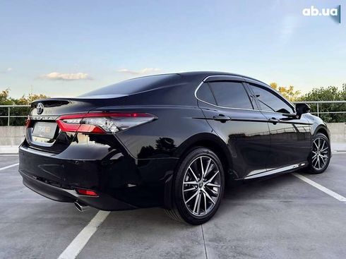 Toyota Camry 2021 - фото 10