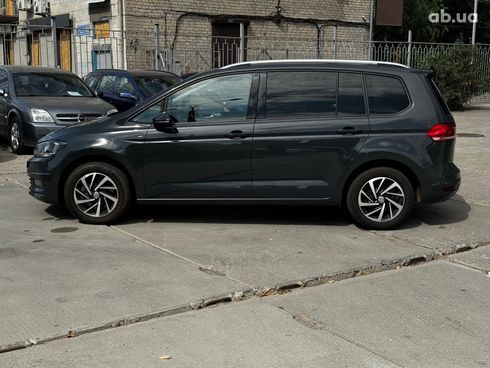 Volkswagen Touran 2019 серый - фото 7