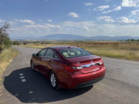 Hyundai Sonata 2014 красный - фото 10