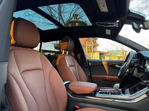 Audi Q8 2020 серый - фото 36