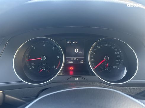 Volkswagen Passat 2016 серый - фото 10