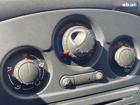 Renault Clio 2012 - фото 23