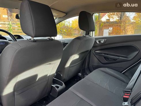 Ford Fiesta 2017 белый - фото 23