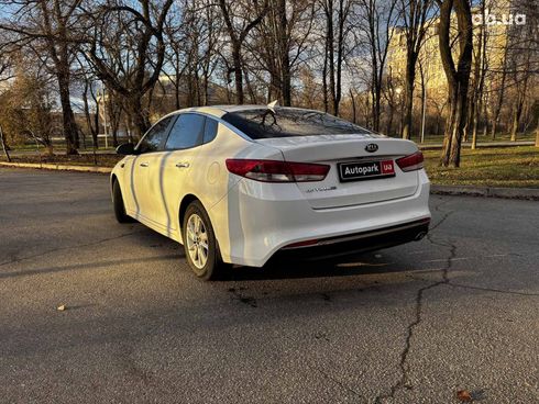 Kia Optima 2017 белый - фото 9