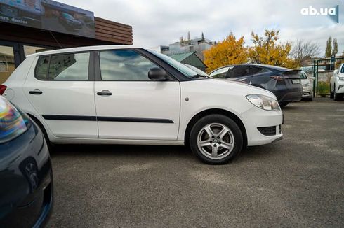 Skoda Fabia 2011 - фото 5