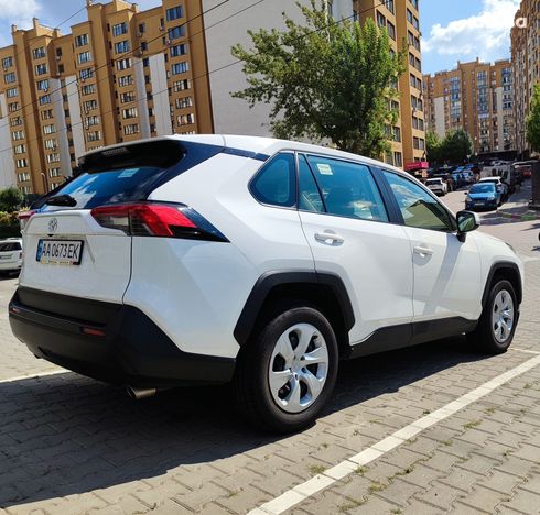 Toyota RAV4 2019 белый - фото 3