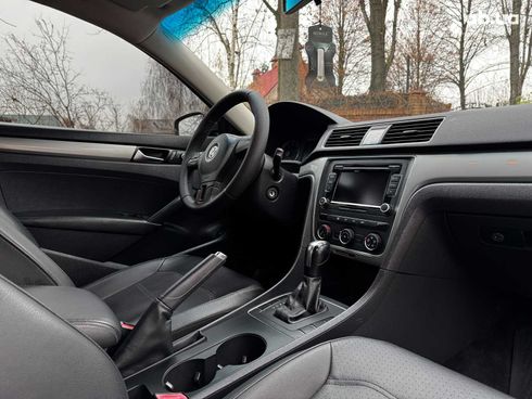 Volkswagen Passat 2013 белый - фото 27