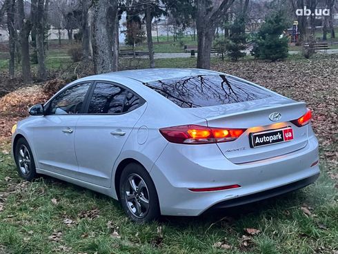 Hyundai Avante 2016 серый - фото 8