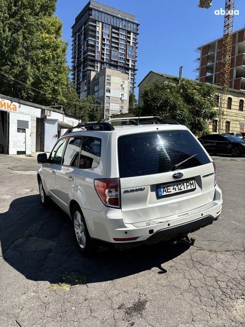 Subaru Forester 2010 белый - фото 5