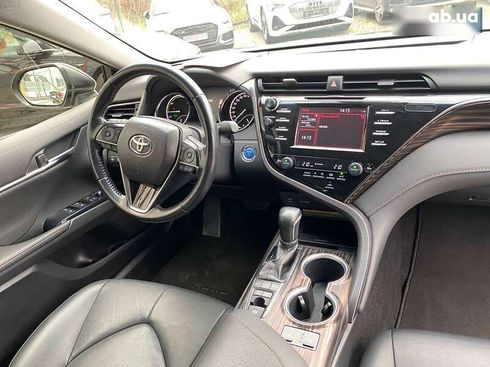 Toyota Camry 2020 - фото 10