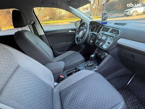 Volkswagen Tiguan 2020 синий - фото 21