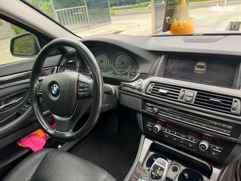 BMW 5 серия 2015 серый - фото 29
