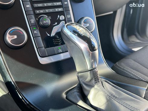 Volvo V60 2013 синий - фото 24